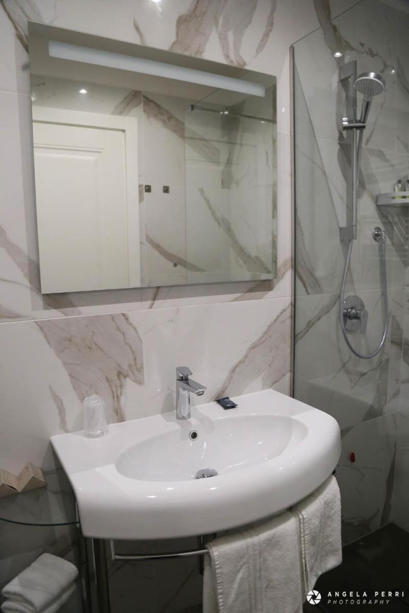 Spa & Wellness By Des Anglais " Accesso Spa Compreso" San Remo Buitenkant foto
